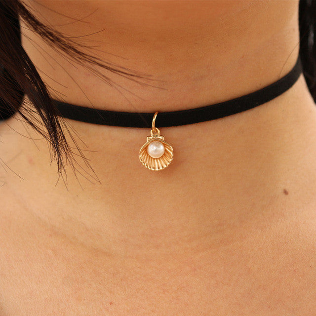 Queen of the Pack Choker Necklace